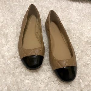 Ann Taylor beige/tan flats with black toe